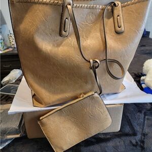 Elegant Tan Tote Bag with Pouch